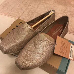 TOMS flat shoes